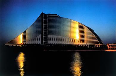 Jumeirah Beach Dubai - New hotel
To strengthen the Alusandwich fassade elements steel profiles were bonded using 3M™ VHB™ 4956.

Built in: 1998
Owner: Jumeirah International Group
Constructor: Schmidlin AG – Aesch
 