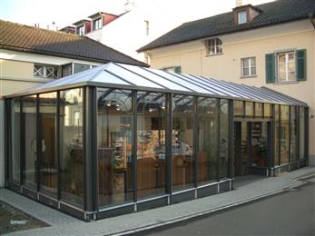 Bei der Erweiterung seiner Apotheke in Neuhausen, Schweiz, entschied sich der Chemiker Dr. Wiesman für Nanogel® gefüllte Isolierelemente.
 