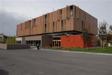 La gamma di pannelli architettonici Trespa® Meteon® si arricchisce della nuova finitura Matt, e dei nuovi decorativi Naturals e Wood Decors