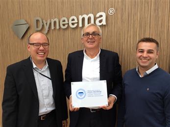 From left to right – Orlando Ramakers, sales manager DSM Dyneema, Juliusz Szewczyk, CEO JS Gloves and Piotr Gutkowski, export manager JS Gloves.
(Photo DSM Dyneema, DYNPR288)