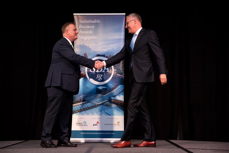 Roelof Westerbeek, (right) Executive Vice President DSM, receives the Overall Winner award from Tony Gourlay, CEO of Global Initiatives, at the SBA ceremony, Singapore, November 3rd. (Photo: DSM Engineering Plastics: DSMPR469)