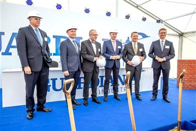 From left to right:
Juan J. Jones, Project Director;
Grzegorz Kuznik, Plant Manager
Conrad Bruch, Ambassador of the Grand Duchy of Luxembourg
Guus Boekhoudt, Vice President of Guardian Glass in Europe
Kevin Baird, Guardian Glass President and CEO 
Krzysztof Matyjaszczyk, Częstochowa City Mayor