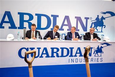 From left to right:
Kevin Baird, Guardian Glass President and CEO 
Krzysztof Matyjaszczyk, Częstochowa City Mayor
Guus Boekhoudt, Vice President of Guardian Glass in Europe
Conrad Bruch, Ambassador of the Grand Duchy of Luxembourg