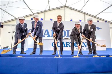 From left to right:
Grzegorz Kuznik, Plant Manager
Guus Boekhoudt, Vice President of Guardian Glass in Europe
Krzysztof Matyjaszczyk, Częstochowa City Mayor
Kevin Baird, Guardian Glass President and CEO 
Conrad Bruch, Ambassador of the Grand Duchy of Luxembourg
