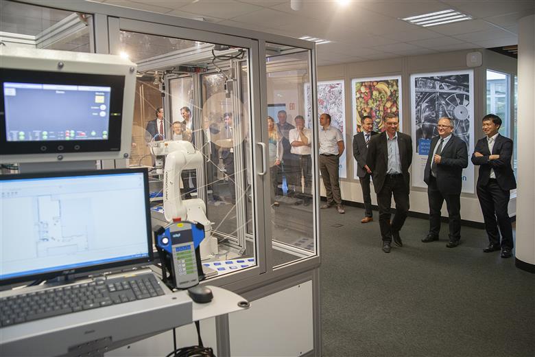 Les laboratoires d'innovation contribuent à d'une validation technique pour le client, qui peut être mise en œuvre dans laproduction. 
(Photo: Omron, PR066)