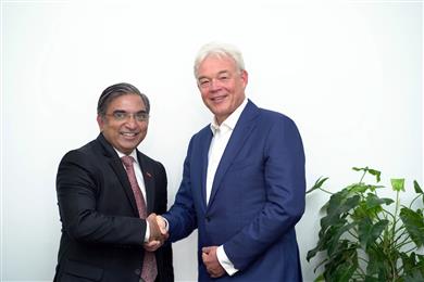 Archroma India Private Limited and BASF India Limited (BIL) have signed an agreement for the acquisition by Archroma of BASF’s stilbene-based OBA (optical brightening agents) business for paper and powder detergent applications. In the picture: Narayan Krishnamohan, MD, BIL and Head, South Asia (Left) and Alexander Wessels, CEO, Archroma group. (Photo: Archroma)