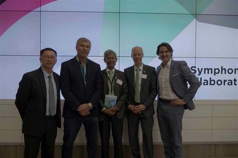 Chai Mui Tek, Head of Sales & Marketing Southeast Asia (Polymateria), Jonathan Sieff, Chairman & Founder (Polymateria), Dr. Achintya Sen, Head of Innovation India (Clariant), Dr. Jan Sueltemeyer, Global Head of Innovation & Sustainability (Clariant) and Niall Dunne, CEO (Polymateria).
(Photo: Clariant)