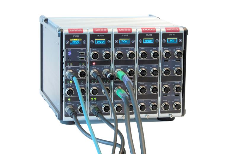 Le nouveau contrôleur d’essai de Moog comprend deux unités d'acquisition de données (DAQ) totalement intégrées, que les opérateurs des laboratoires d’essais peuvent utiliser pour recueillir des données sur une quantité variable de voies lors d’un essai.
(Photo Moog, MGPR1901)