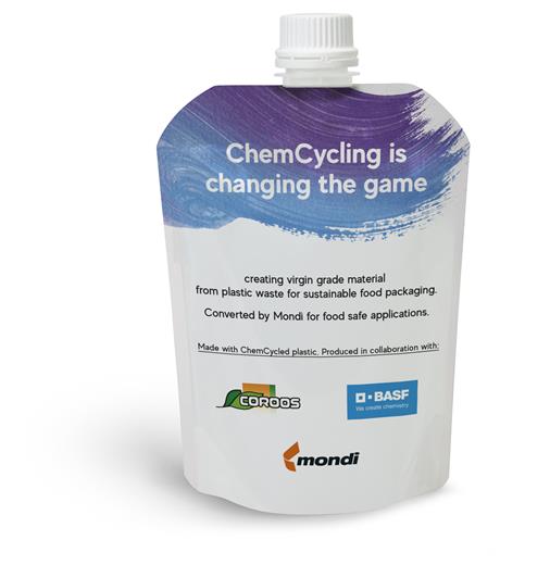 ChemCycling™ sources feedstock from post-consumer plastic waste to produce virgin grade material for food contact approved quality. 
(Photo: Mondi, PR136)