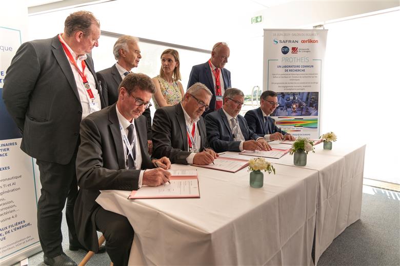 Safran, Oerlikon, CNRS and the University of Limoges create a joint research lab and technology platform for surface treatment in southwest France. 
(Photo Oerlikon)