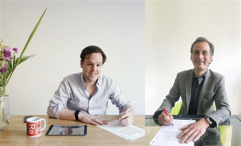 Left : Martijn Lammers - Chief Strategy Officer Lightyear.
Right: Pascal de Sain - Vice President DSM Advanced Solar.
(Photo: Lightyear: DSMMTPR015)