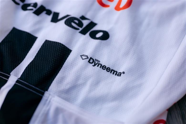 DSM enables ground-breaking protective cycling jersey with Dyneema® fabric for Tour de France.
(Photo: DSM Protective Materials: DSMPMPR002)