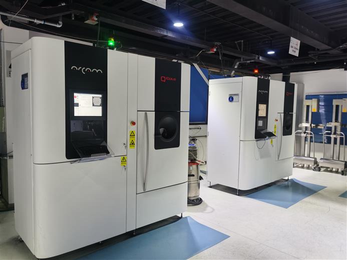 Arcam EBM Q10plus machines installed at AK Medical’s Beijing facility.
(Photo: AK Medical)
