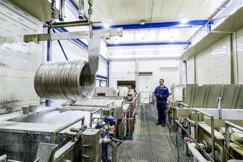 VDM Metals setzt salpetersäurefreien Beizprozess von Henkel ein. 
(Foto: VDM Metals, PR087)