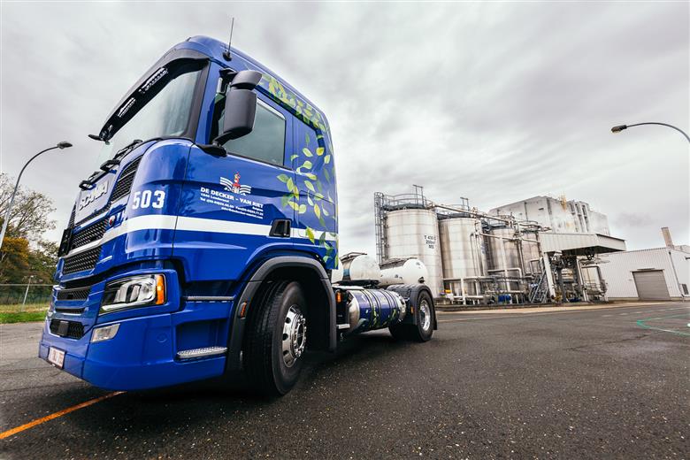 Kaneka Belgium and De Decker-Van Riet deploy LNG trucks with lower CO2 emissions for long-distance transport