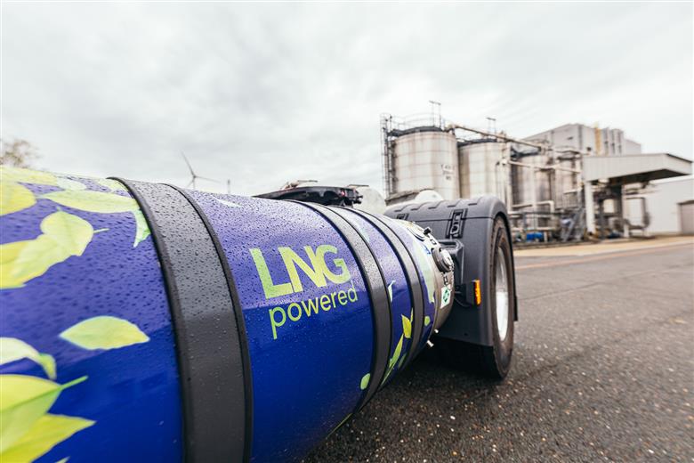Kaneka Belgium and De Decker-Van Riet deploy LNG trucks with lower CO2 emissions for long-distance transport