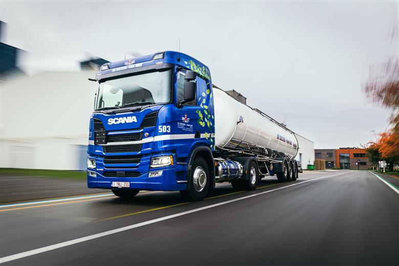 Kaneka Belgium and De Decker-Van Riet deploy LNG trucks with lower CO2 emissions for long-distance transport
