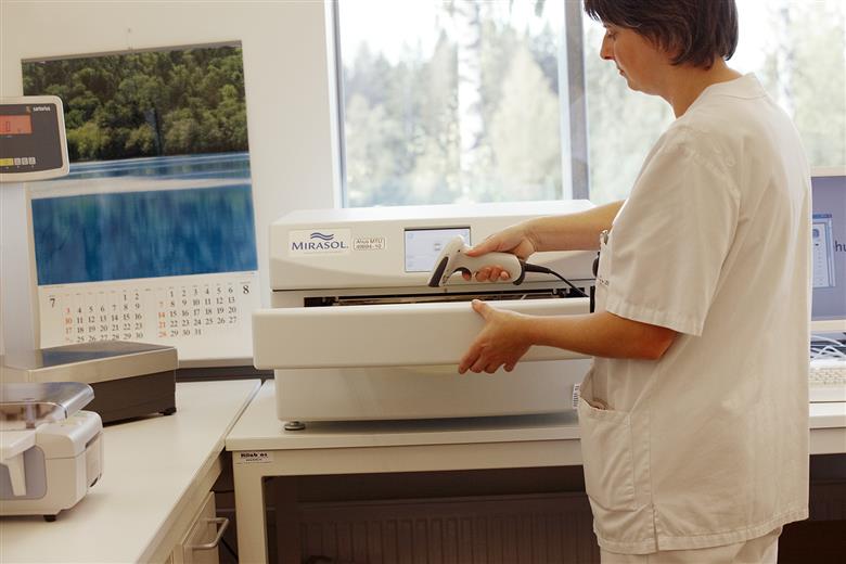 Swiss approve Mirasol Pathogen Reduction Technology System to treat platelets. 
(Photo: Terumo BCT, PR010) 