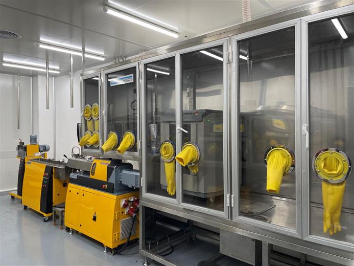 Equipment installation in the new medium-scale masterbatch facility that Avient and IVCC are jointly building to develop insecticide formulations for LLINs.
(Photo Credit: Avient, AVIPR003)