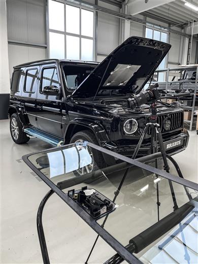 Henkel offers the one-stop pre-treatment and application package to bodyshops and car workshops to support easy and efficient windscreen replacement. (Photo: Henkel, PR092)
