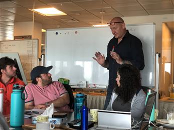 David John Pallett (standing), KAUST scientific diving officer and master instructor, provides classroom instruction as part of the University’s scientific research diving course. Photo by Susann Rossbach.