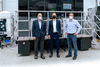 Andrea Scanavini, Chief Operating Officer, BEAMIT (center) with GE Additive’s Fausto Asvisio (left) and Wolfgang Lauer (right).
(Photo: GE Additive, GEADPR066)