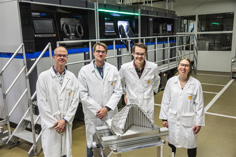 (From Left to Right: Rik van der Meer, Joost Kroon, Dennis Boon and Lisa Kieft-Lenders, Shell 3D Printing Center of Excellence and Workshop). Image courtesy of Shell.
(Photo: GE Additive, GEADPR069)
