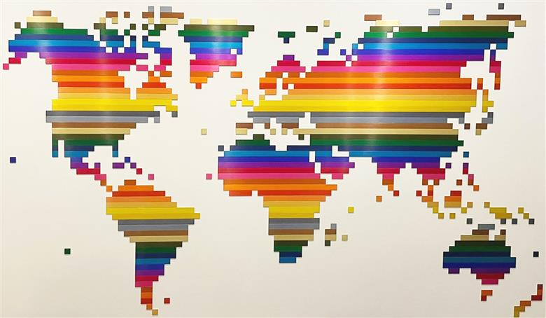 Colorful world map made with small aluminum plates colored with Heubach dyes according to our motto of this year’s Heubach booth at Aluminium 2022 “What a colorful world! The splendor of colors on anodized aluminum.”
(Image: Heubach)