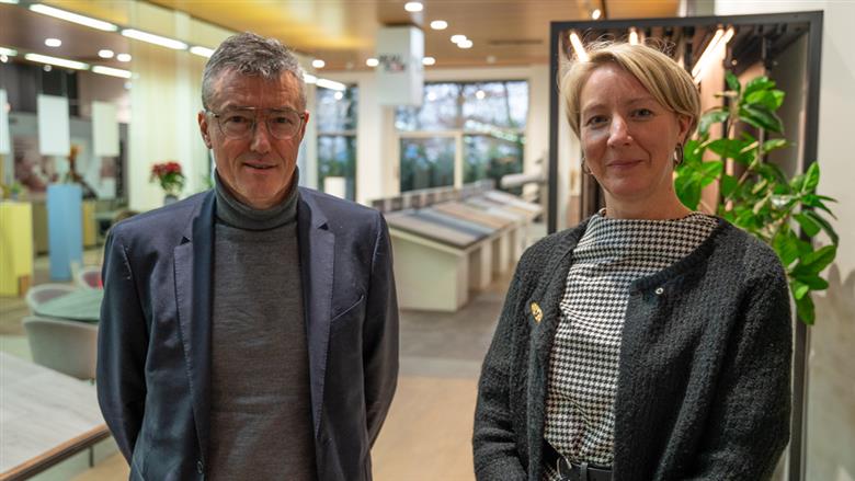 Wim Coppens, VP Flooring Solutions et Nele Tack, General Manager Cushion Vinyl Europe.
(Photo: © Beaulieu International Group)