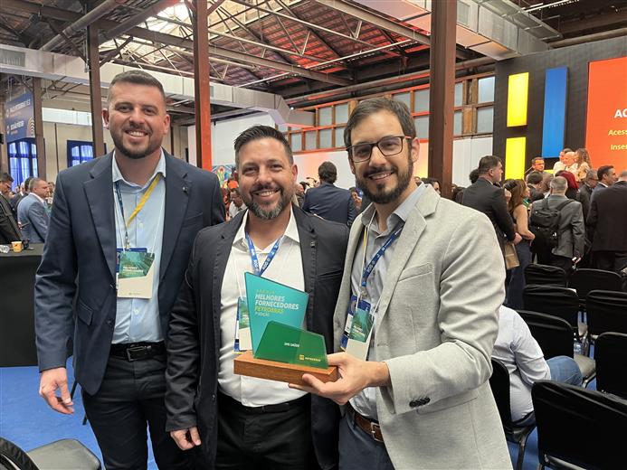 Clariant Oil Services accepts the Petrobras Best Suppliers Award in the Health category. © Clariant