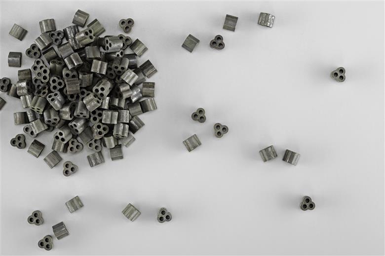 Clariant EnviCat N2O-S catalyst removes nitrous oxide (N2O) from the off-gas of nitric acid (HNO3) plants. © Clariant 