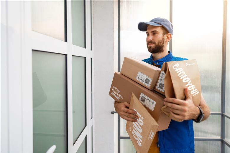 Mądrość w opakowaniu: unboxing piątego dorocznego raportu Mondi eCommerce.
(Zdjęcie: Mondi, PR277)