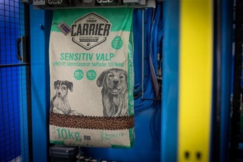 Mondi’s re/cycle FlexiBag used by Svenska Hundfoder AB to switch its full pet food portfolio to recyclable packaging. (Foto: Mondi, PR305)