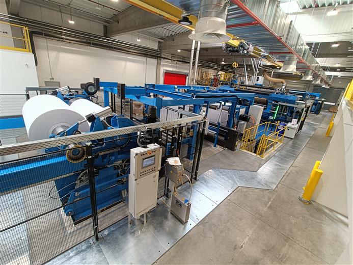 Mondi avvia una nuova linea di estrusione a Štĕtí per soddisfare la crescente domanda di soluzioni d’imballaggio sostenibili. (Foto: Mondi, PR310)