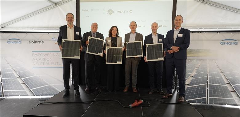 From left to right: Vincent Verbeke (CEO ENGIE Belgium), Erik van de Grampel (Leader Business Development SABIC), Lina Prada (Director Polymer Applications & Industry Solutions SABIC), Mayor of Genk Wim Dries, Bert Goffings (site manager Genk SABIC).