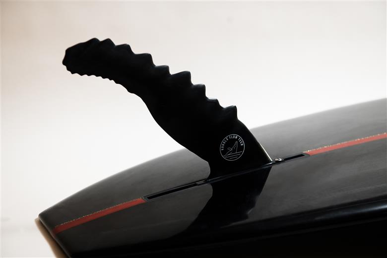 Inspired by the natural, dynamic design of humpback whale flippers, Kohola’s FlowTech 1 Single Fin utilizes the high performance and aesthetics of 50% glass filled Ixef® PARA from Syensqo for a more resource and cost efficient injection molded product. 
(Photo: Kohola Flow Tech)