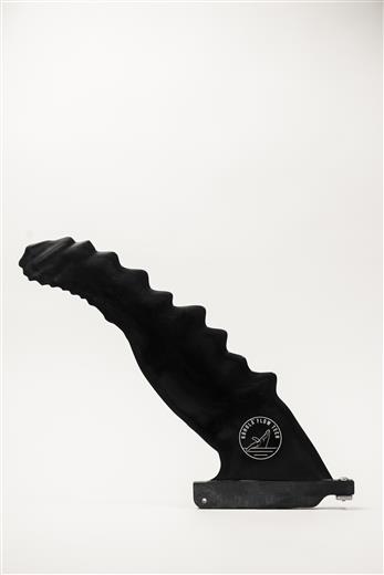 Inspired by the natural, dynamic design of humpback whale flippers, Kohola’s FlowTech 1 Single Fin utilizes the high performance and aesthetics of 50% glass filled Ixef® PARA from Syensqo for a more resource and cost efficient injection molded product. 
(Photo: Kohola Flow Tech)