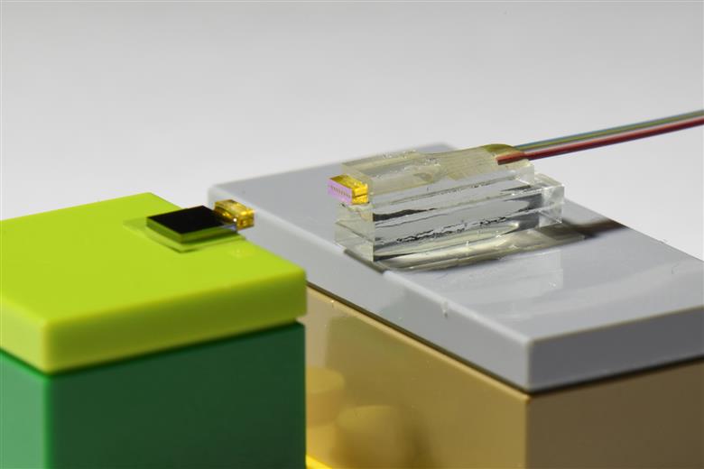 An expanded beam connector assembly demonstrator uses single-mode optics micro-molded from new EXTEM™ RH1017UCL resin.